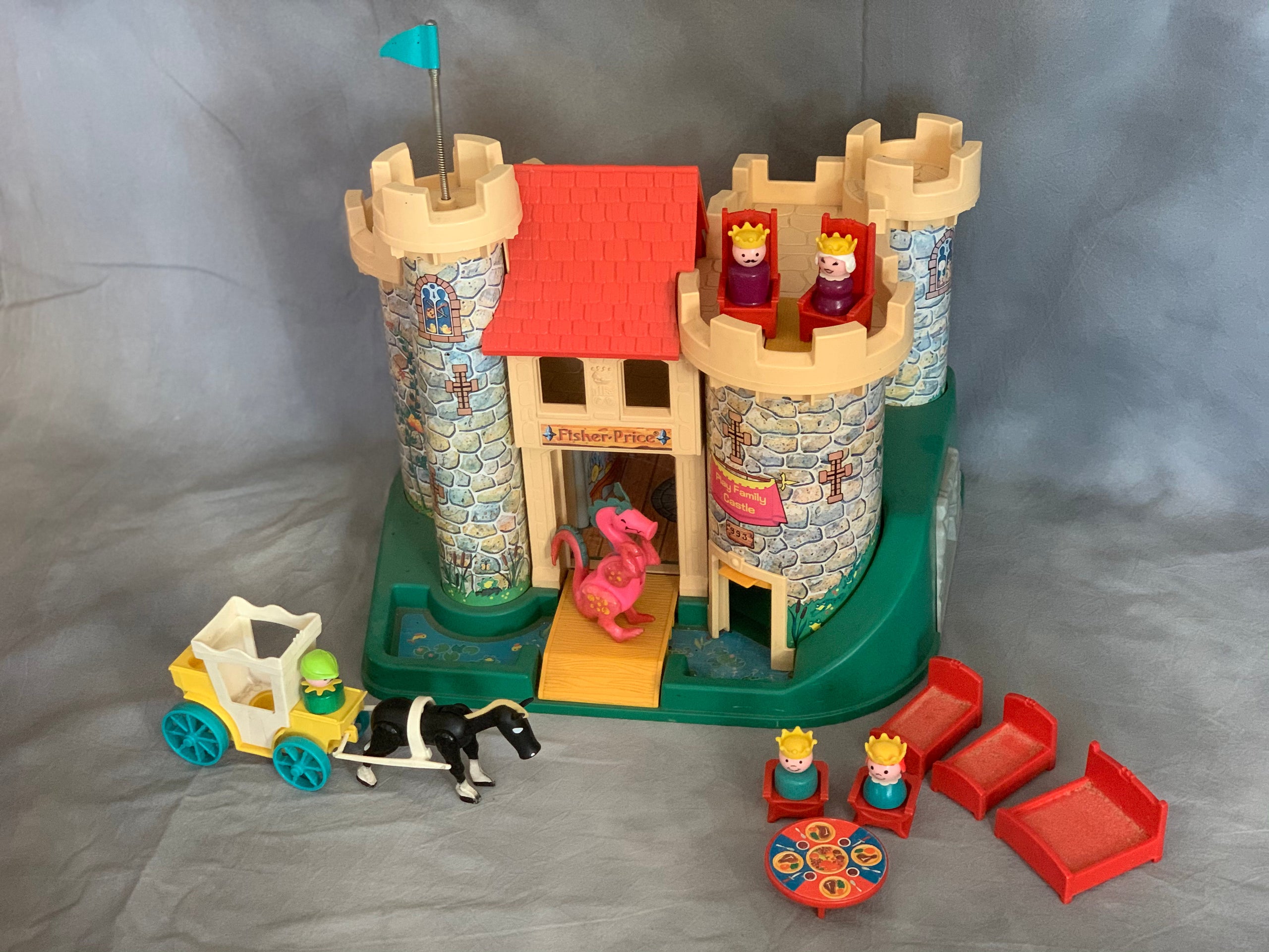Details about   Fisher-Price Play Family Castle Complete Little People & Accessories 993 Vintage 